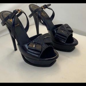 YSL NAVY PATENT TRIBUTE BOW SANDALS